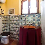 Charming In With Terrace And Shared Pool. Pise
